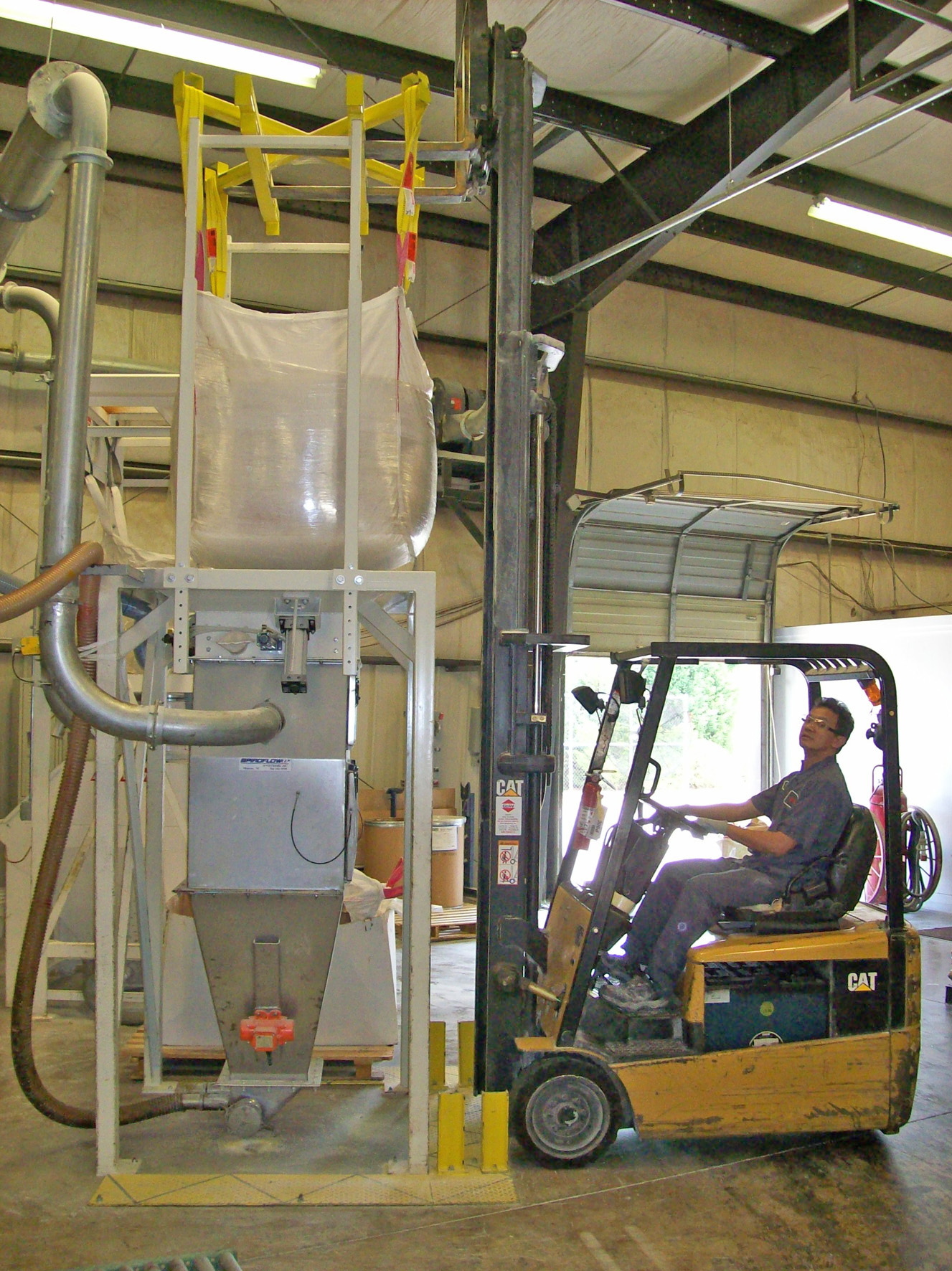 Enclosed dusttight bag discharger