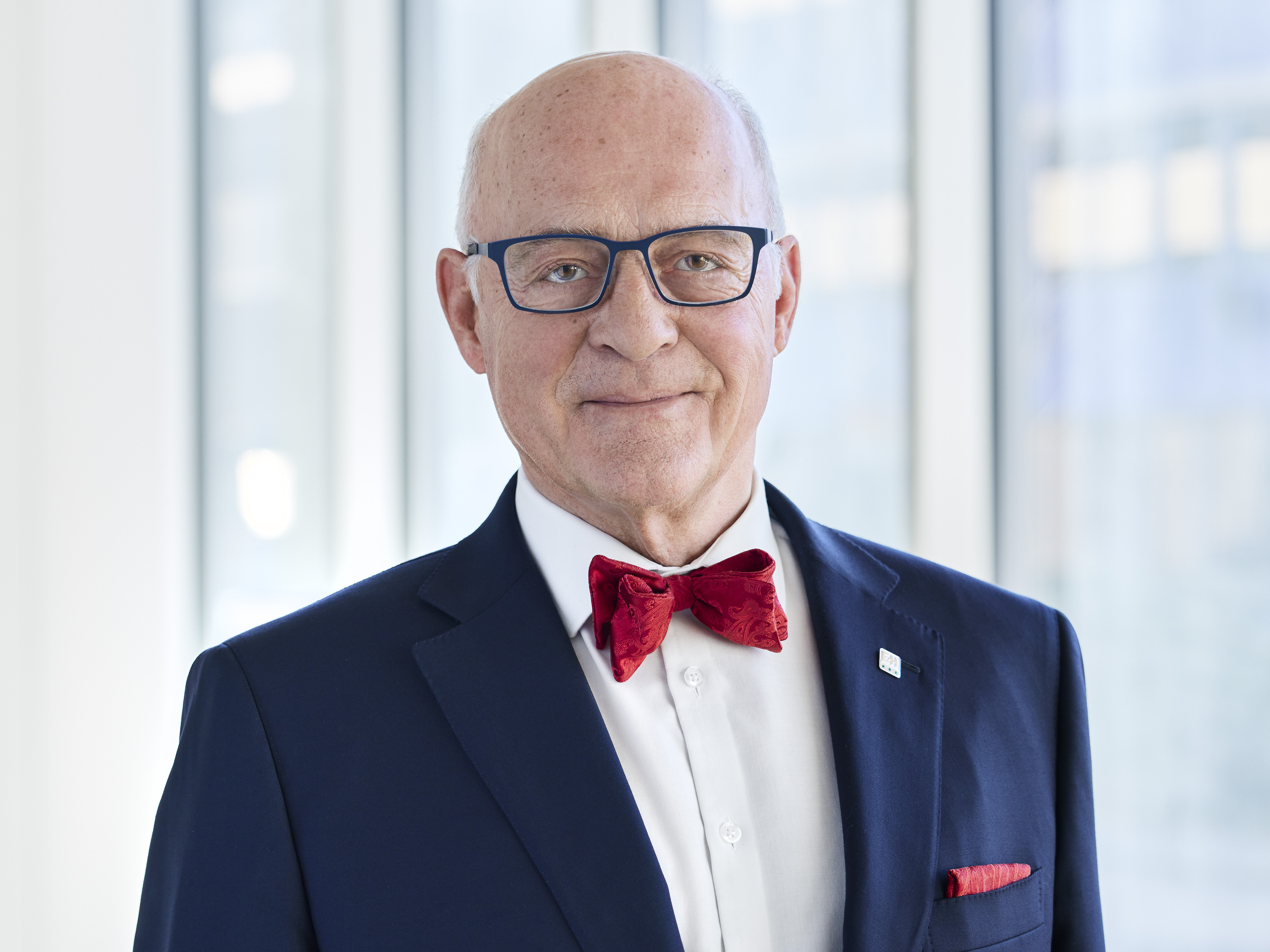 Initiation of Generational Changes in the Endress+Hauser Management