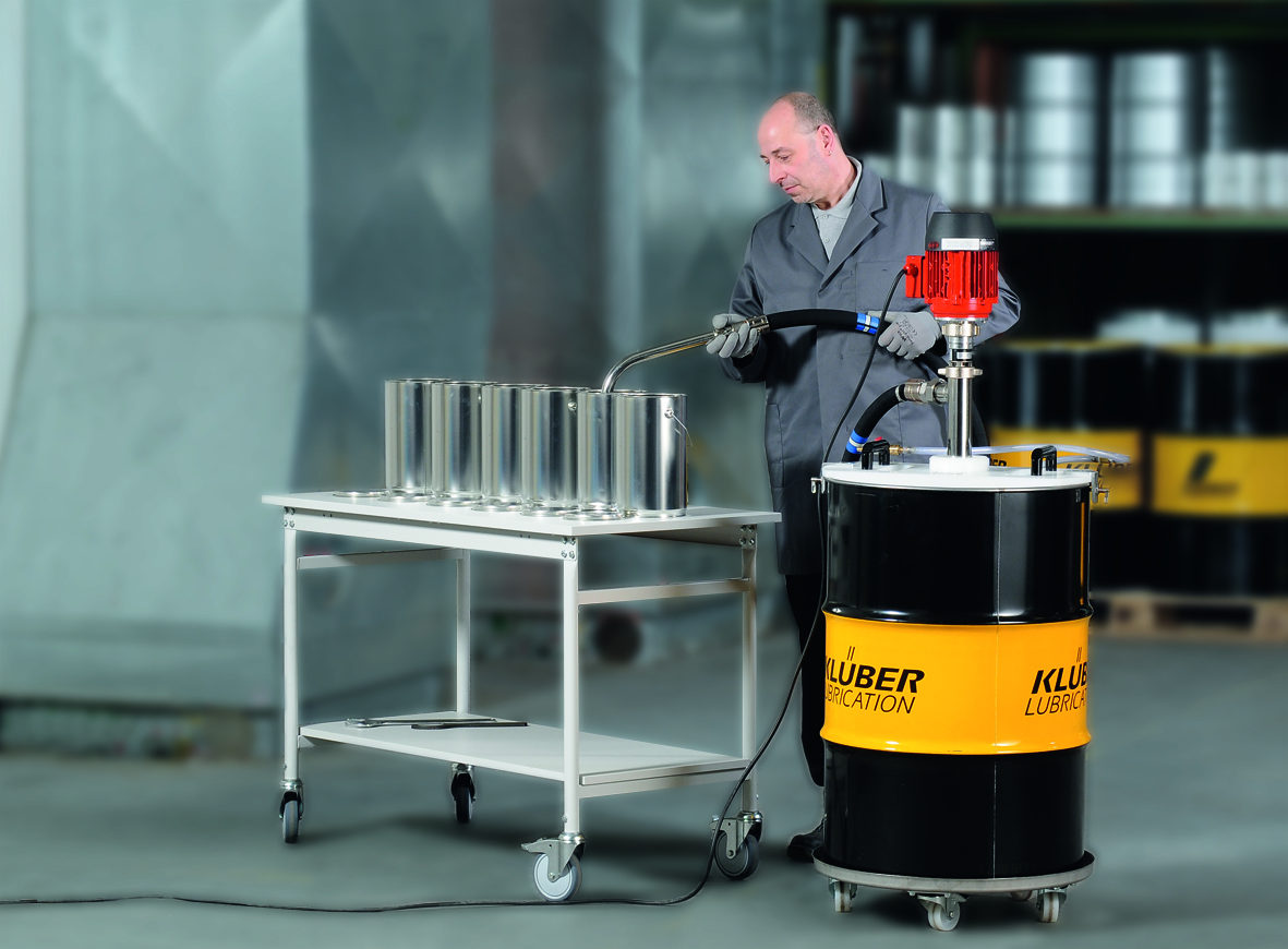 Drum emptying system